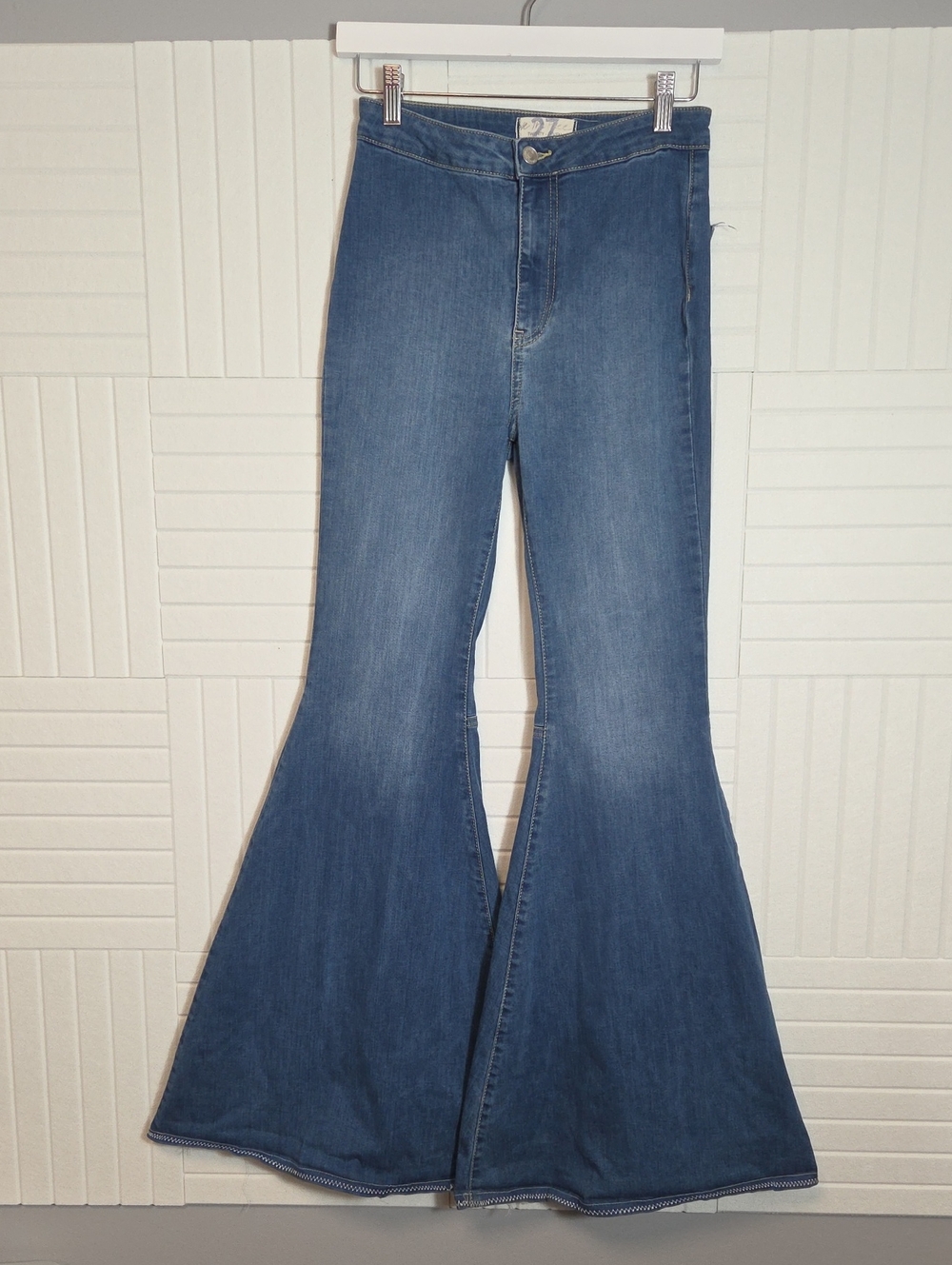 We The Free Bell Bottom Jeans Size 27